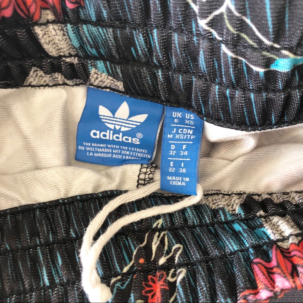 ‼️SOLD on Ⓜ️ercari‼️Adidas Jungle Dolphin Short - Picture 5 of 5